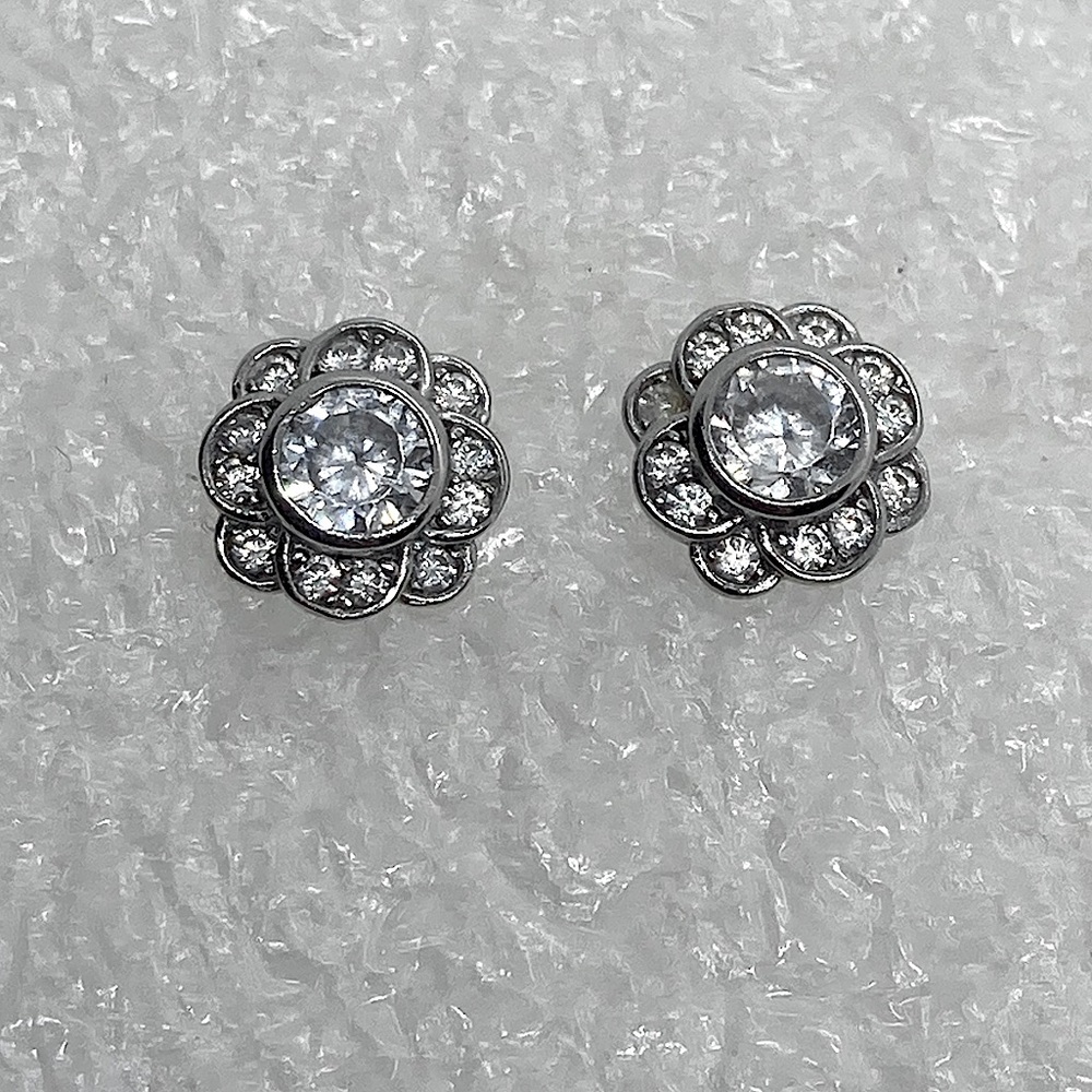 925 Sterling Silver & CZ Stone Bezel Set Floral Flower Stud Earrings / 9mm